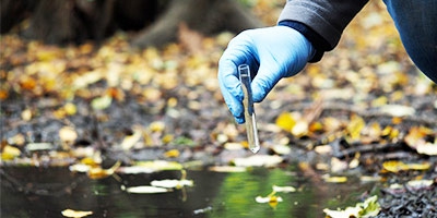 Bactéries et enzymes pour fosses septiques, stations d'épuration, bassins de jardin.